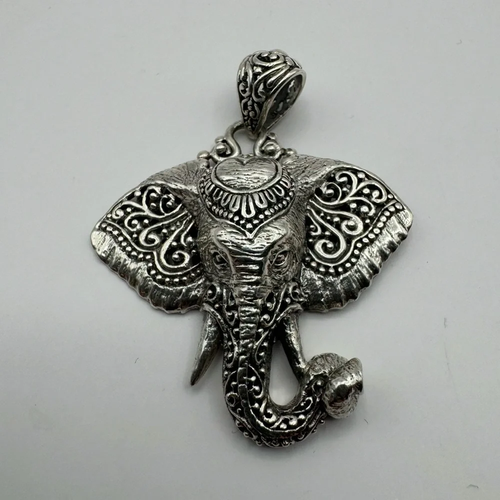 Sarda Bali handcrafted sterling elephant head pendant - Picture 2 of 3